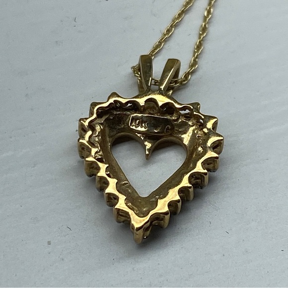 Kay Jewelers 10k Yellow Gold Heart Necklace With Diamond Accents. - Picture 6 of 13